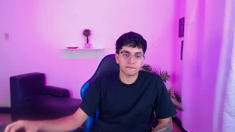 Max online show from April 7, 4:31 pm