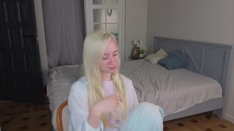 Christina online show from May 25, 6:03 pm