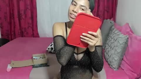 Snapshot of macdelice chatting on October 15, 11:48 pm Mac Delice online show from October 15, 11:48 pm