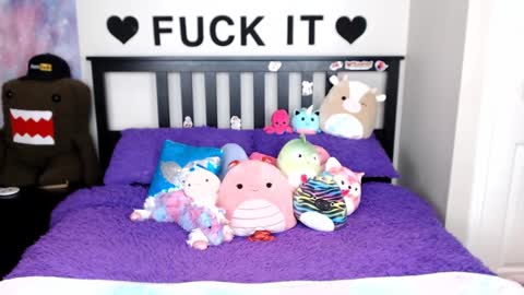 Mackenzie Wolfe online show from September 29, 6:34 am