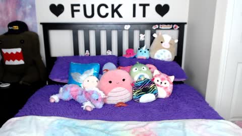 Mackenzie Wolfe online show from February 1, 8:08 am