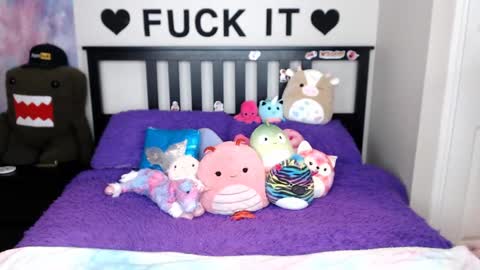 Mackenzie Wolfe online show from October 3, 5:16 am