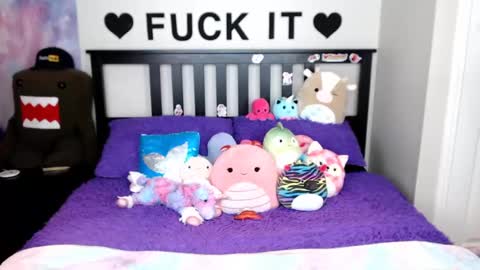 Mackenzie Wolfe online show from October 15, 4:05 am