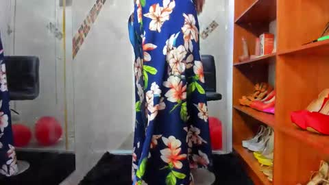 Snapshot of madameheels_ chatting on October 16, 11:54 am Madame Carla online show from October 16, 11:54 am
