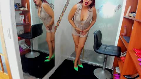 Snapshot of madameheels_ chatting on February 23, 2:35 pm Madame Carla online show from February 23, 2:35 pm