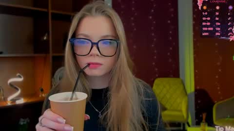 maddy moah online show from April 25, 6:37 am