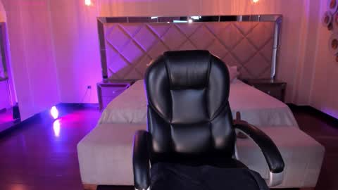 Maddy Owens online show from September 17, 11:35 am