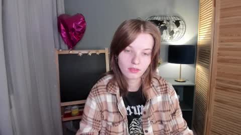 Snapshot of madelaines chatting on October 17, 11:25 am madelaines online show from October 17, 11:25 am