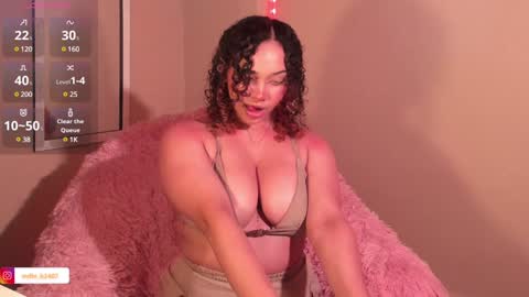 Snapshot of madelinebenet chatting on January 17, 11:18 pm Madeline online show from January 17, 11:18 pm