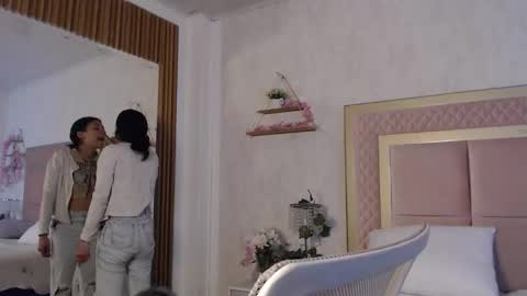 madhison_5 online show from April 9, 12:22 pm