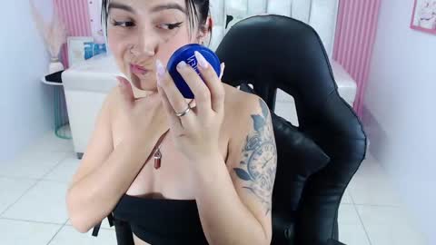 Snapshot of madhison_klain_s chatting on February 25, 11:37 pm Madhison online show from February 25, 11:37 pm