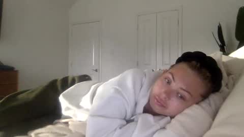 Snapshot of madirose69 chatting on October 16, 1:33 pm mari rose online show from October 16, 1:33 pm