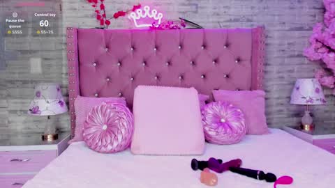 Snapshot of madissonbonny_ chatting on September 22, 8:24 pm madissonbonny_ online show from September 22, 8:24 pm