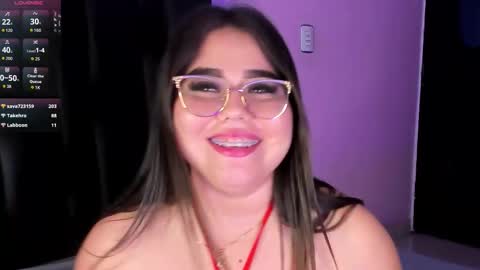 madissonlee__ online show from November 5, 8:22 pm