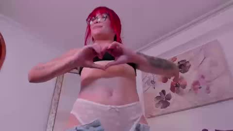 Mae Lyra online show from March 19, 5:40 pm