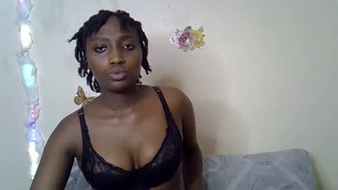 Maee online show from November 17, 7:49 pm