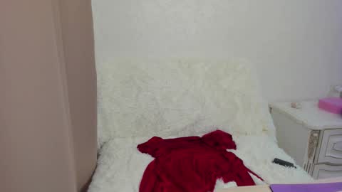Snapshot of maggie_small chatting on October 11, 10:46 pm maggie_small online show from October 11, 10:46 pm