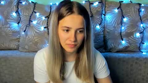 Maggie online show from October 14, 12:35 am