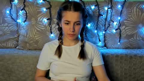 Maggie online show from December 5, 12:32 am