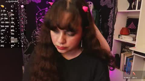 Snapshot of magic_clairewitch chatting on October 7, 1:01 am Claire online show from October 7, 1:01 am