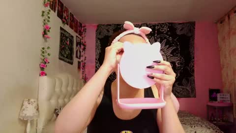 Snapshot of magic_clairewitch chatting on January 27, 11:22 pm Claire online show from January 27, 11:22 pm