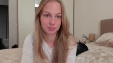 Snapshot of magic_couple13 chatting on September 17, 1:58 pm Alice online show from September 17, 1:58 pm