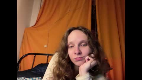 Snapshot of magic_mini_moon chatting on September 23, 8:37 pm Mikky or Moon online show from September 23, 8:37 pm