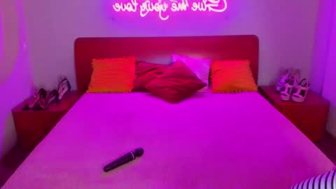 Lili and Bella online show from March 11, 7:14 am