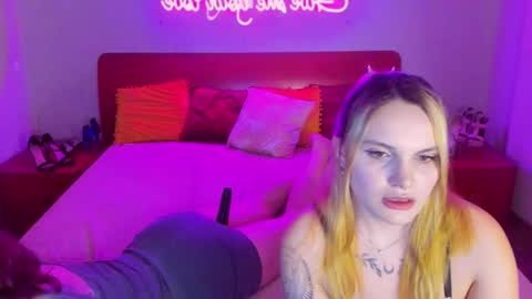 Lili and Bella online show from March 5, 10:33 am