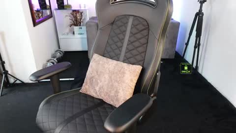 If you want me to use the Lovense please let me know  --    online show from February 18, 6:08 pm