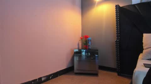 MAHIA online show from December 17, 1:51 pm