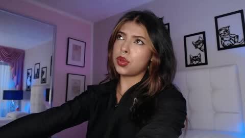 Maia Reficco online show from April 20, 1:58 pm