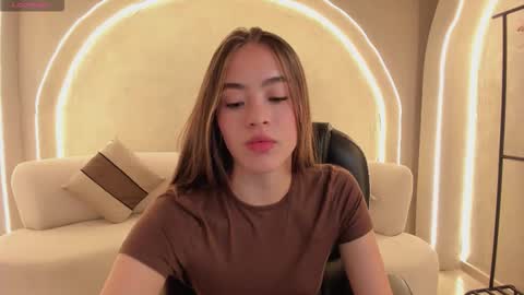  Maia  online show from November 17, 12:30 pm