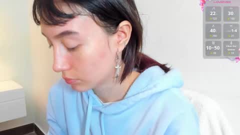 Snapshot of maibys_cute chatting on October 2, 4:11 am maibys online show from October 2, 4:11 am