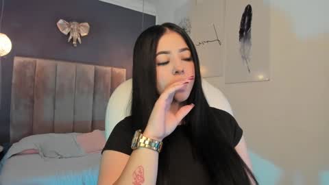 Snapshot of maiiitee_ chatting on March 9, 2:54 pm  Mait  online show from March 9, 2:54 pm