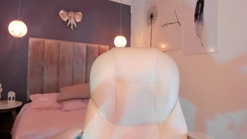 Snapshot of maiiitee_ chatting on March 7, 4:33 pm  Mait  online show from March 7, 4:33 pm