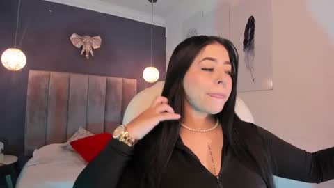 Snapshot of maiiitee_ chatting on March 5, 1:06 pm  Mait  online show from March 5, 1:06 pm