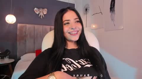 Snapshot of maiiitee_ chatting on March 2, 6:51 pm  Mait  online show from March 2, 6:51 pm