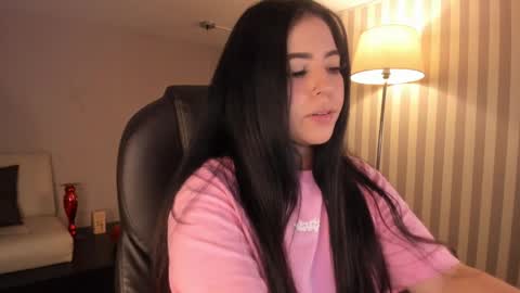 Snapshot of maiiitee_ chatting on September 8, 3:22 pm  Mait  online show from September 8, 3:22 pm