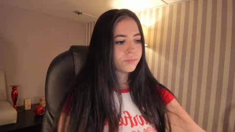 Snapshot of maiiitee_ chatting on September 17, 2:31 pm  Mait  online show from September 17, 2:31 pm