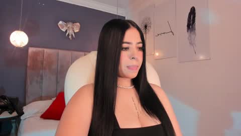 Snapshot of maiiitee_ chatting on February 17, 1:44 pm  Mait  online show from February 17, 1:44 pm