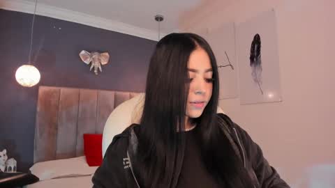 Snapshot of maiiitee_ chatting on February 21, 1:11 pm  Mait  online show from February 21, 1:11 pm