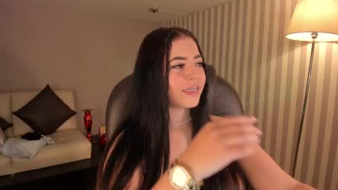 Snapshot of maiiitee_ chatting on October 4, 6:06 pm  Mait  online show from October 4, 6:06 pm