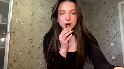 DIna online show from April 8, 2:20 pm