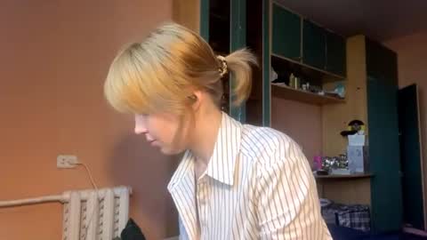 Evie online show from June 18, 3:17 pm