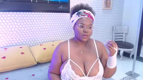 Snapshot of makena_gh chatting on February 15, 3:20 am makena online show from February 15, 3:20 am