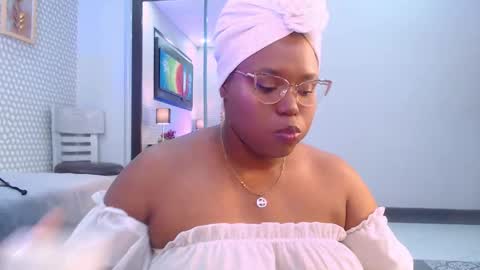 Snapshot of makena_gh chatting on February 12, 3:07 am makena online show from February 12, 3:07 am