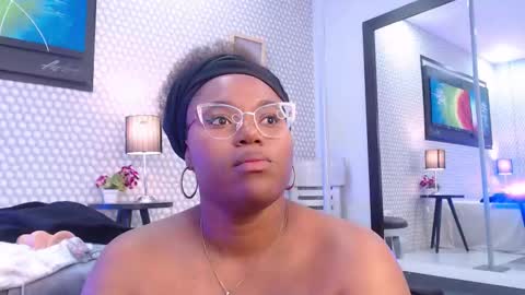 Snapshot of makena_gh chatting on February 18, 9:54 am makena online show from February 18, 9:54 am