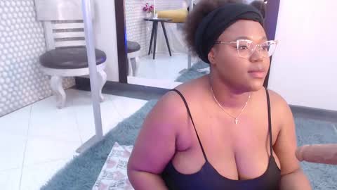 Snapshot of makena_gh chatting on February 17, 3:04 am makena online show from February 17, 3:04 am