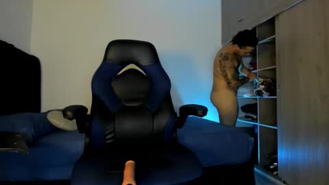 Snapshot of male_pussy chatting on September 22, 5:22 am ADAM online show from September 22, 5:22 am
